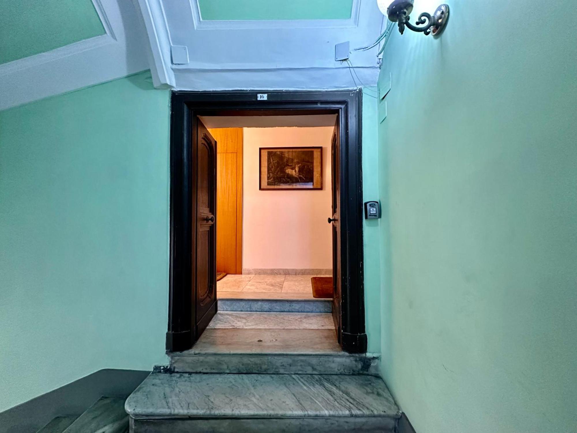 Mammina Chiatamone Apartment Naples
